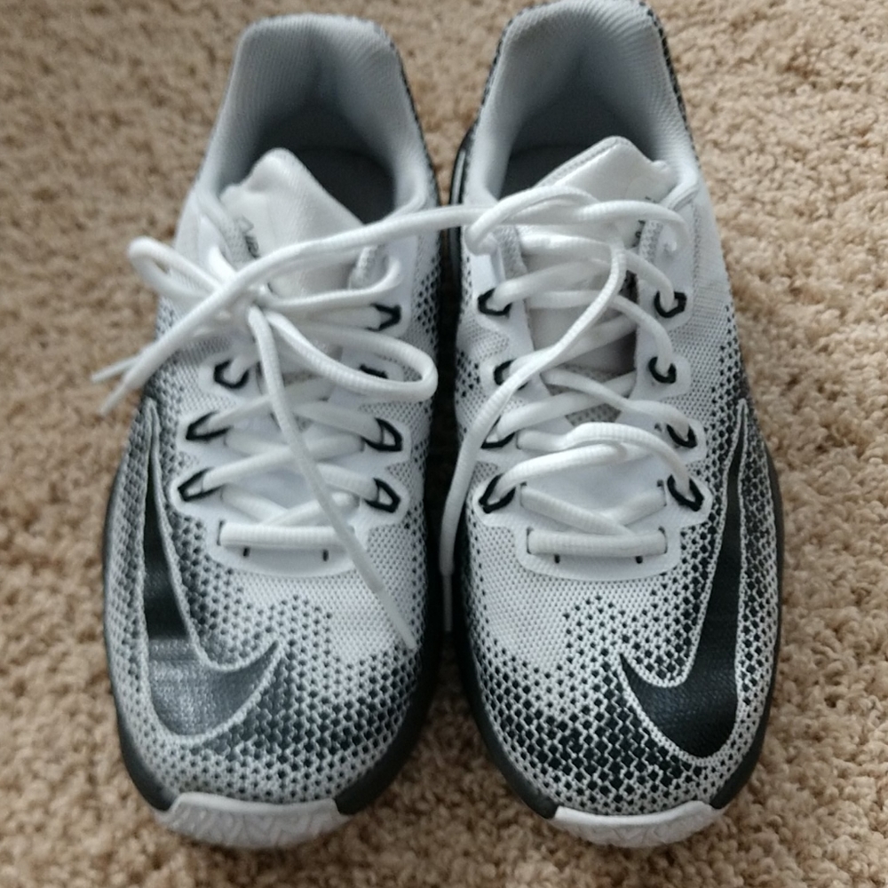 Boy's Nike air max infuriate